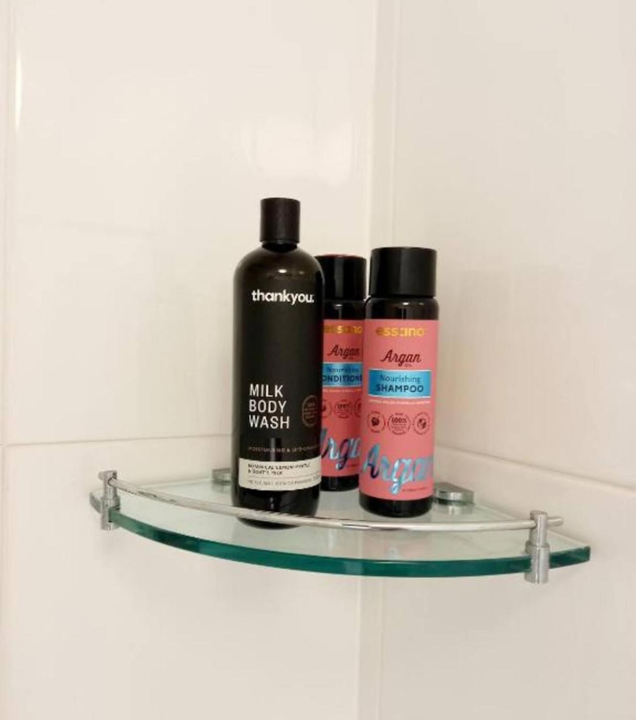 J & Ella'S Holiday House - 1 Bedroom, 1 Bathroom Home クックタウン エクステリア 写真