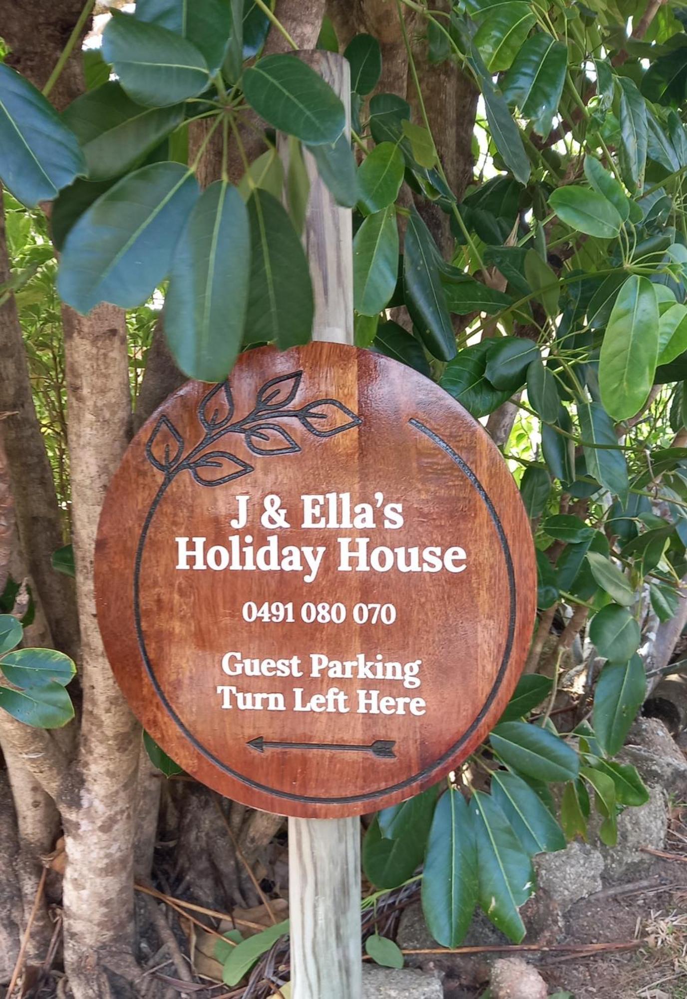 J & Ella'S Holiday House - 1 Bedroom, 1 Bathroom Home クックタウン エクステリア 写真