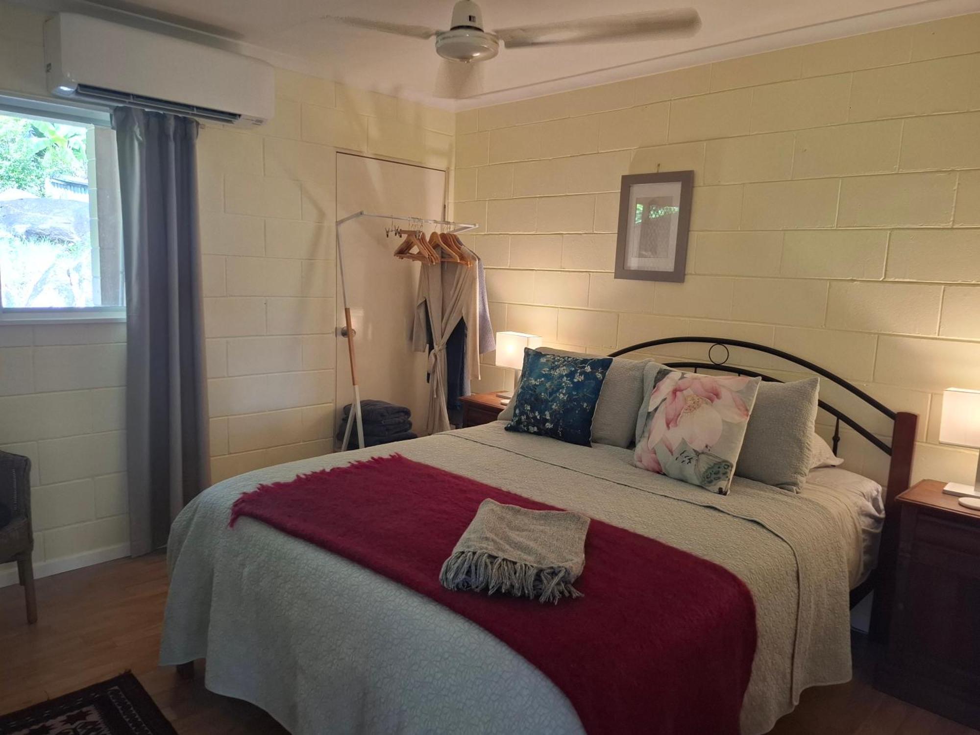 J & Ella'S Holiday House - 1 Bedroom, 1 Bathroom Home クックタウン エクステリア 写真