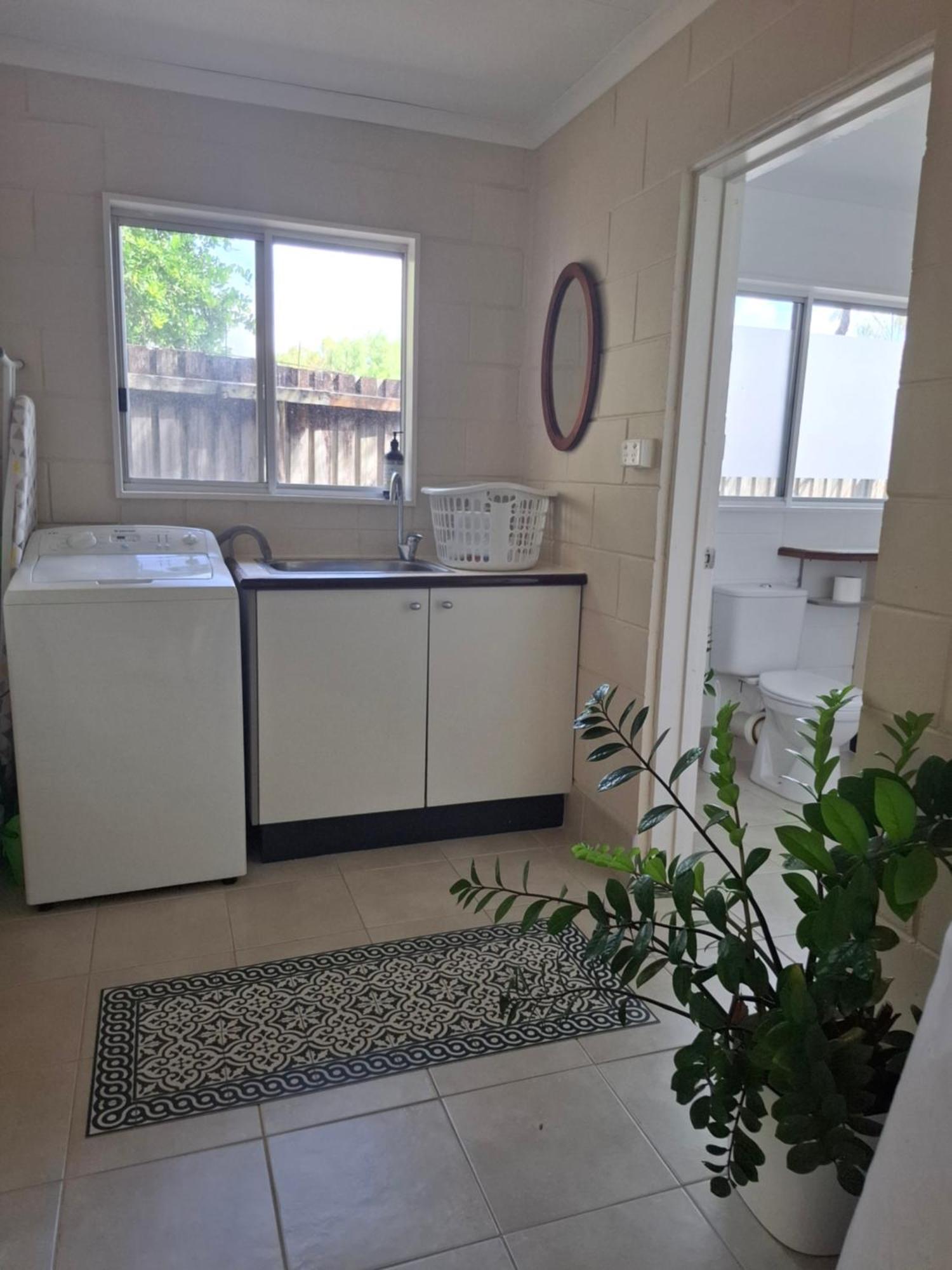 J & Ella'S Holiday House - 1 Bedroom, 1 Bathroom Home クックタウン エクステリア 写真